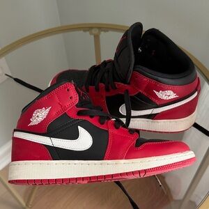 Nike Air Jordan White Res Black Size 5 Youth Mid High Top